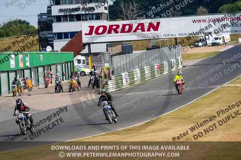 Vintage motorcycle club;eventdigitalimages;mallory park;mallory park trackday photographs;no limits trackdays;peter wileman photography;trackday digital images;trackday photos;vmcc festival 1000 bikes photographs